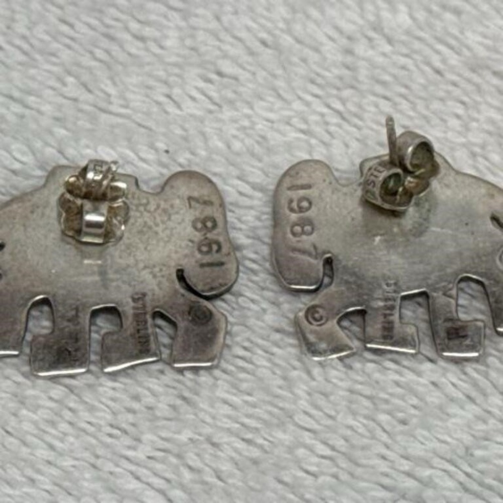 Richard Lindsay Happy Critters Sterling Silver Fish Elephant Stud Earrings 1987 - Picture 3 of 4